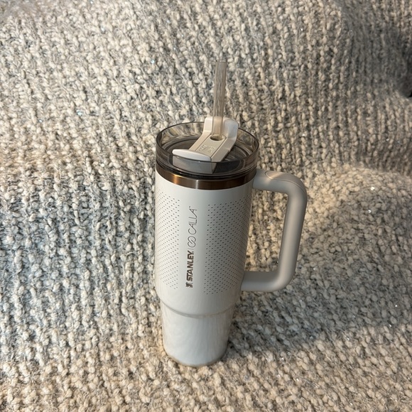 Stanley x Calia Cream/Gold Tumbler with Handle and Straw - Picture 3 of 6